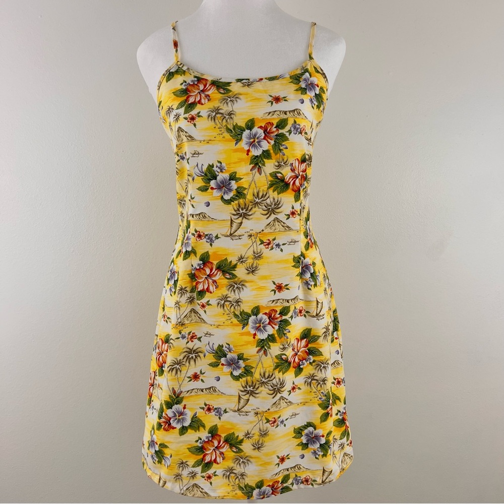 beautiful vintage 90s Hawaiian floral print cami dress☀️🍹🌴